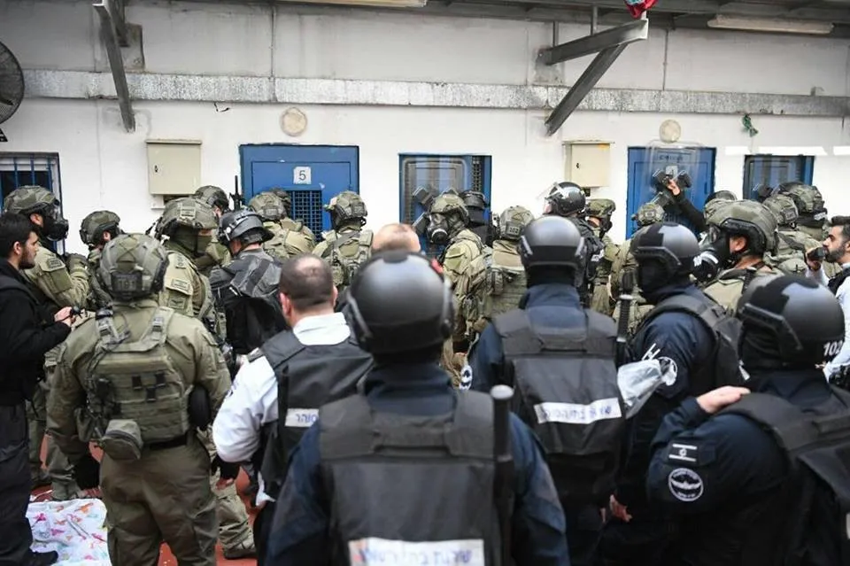 “هيئة الأسرى”: أوضاع اعتقالية صعبة في سجن “النقب”